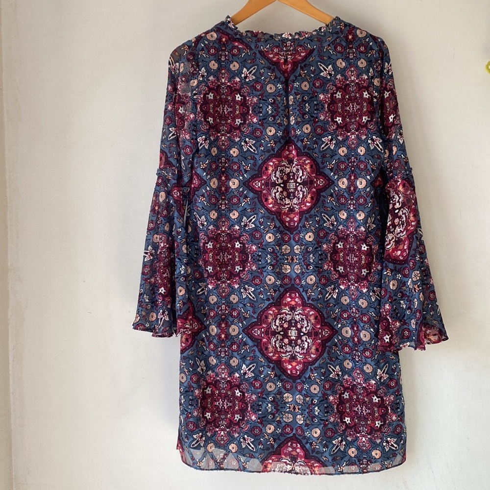 WHBM S Long Bell Sleeve Medallion Printed Shift Dress - Picture 4 of 13